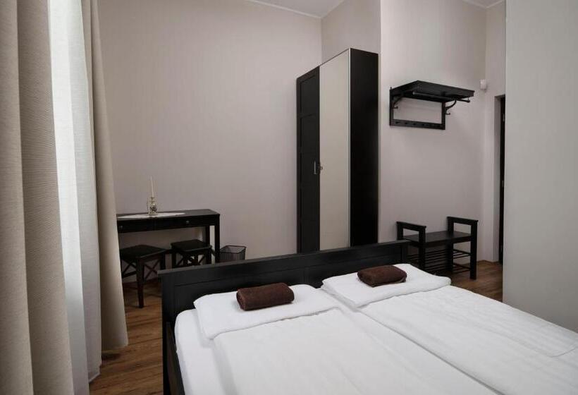 غرفة قياسية, Szobi Malomkert Fogadó