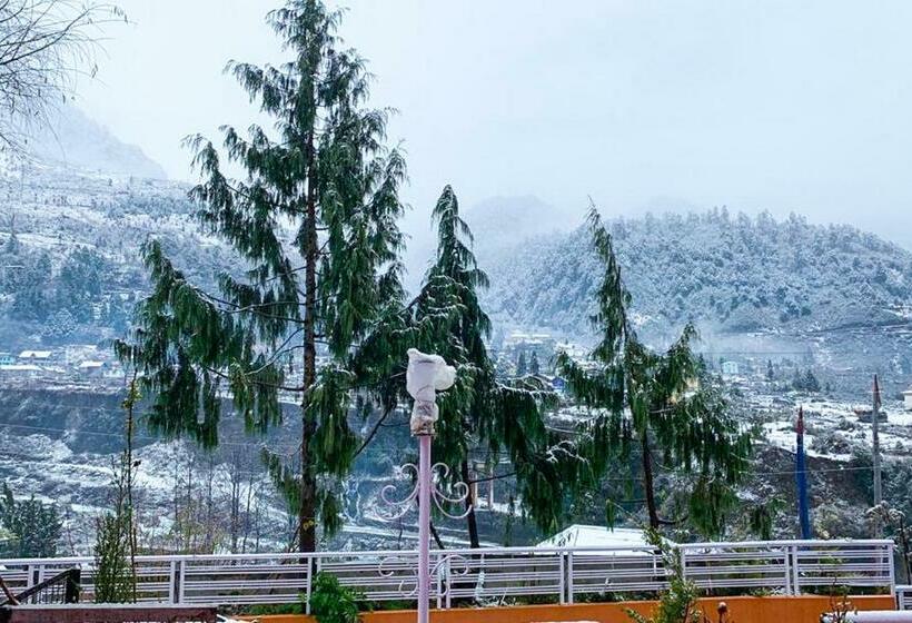 家庭间, Golden Tashi Gakhil Resort