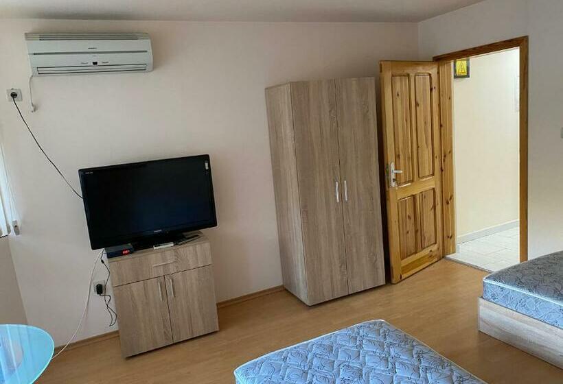 经济房, стаи за гости маринови