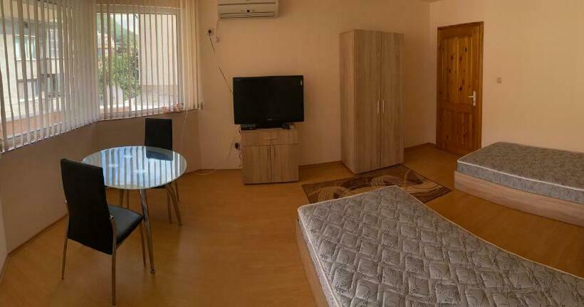 经济房, стаи за гости маринови