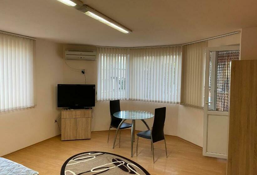 基本三人间, стаи за гости маринови