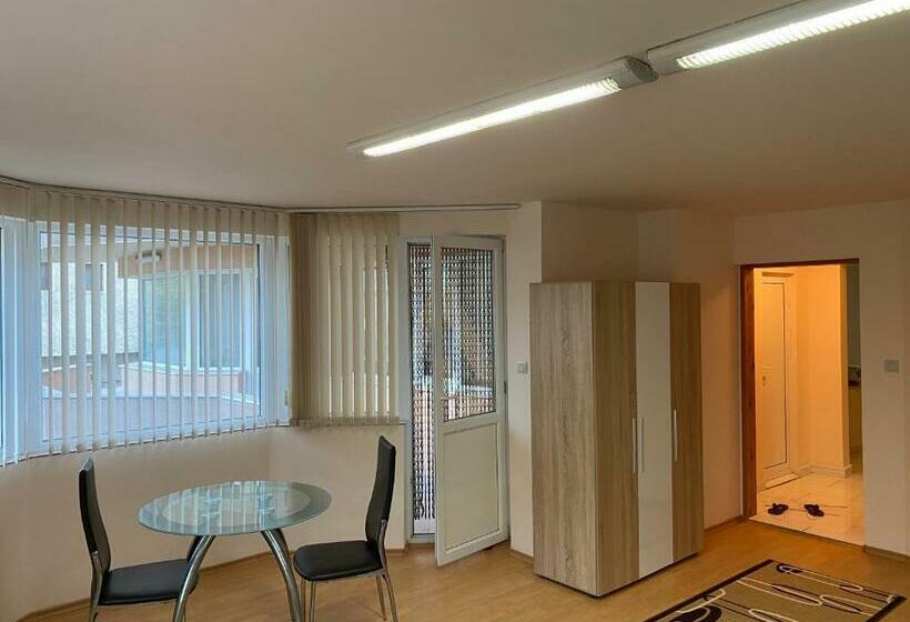 基本三人间, стаи за гости маринови