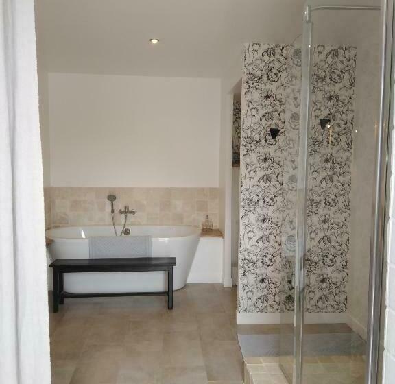 Номер Стандарт Вид на Бассейн, A Deux Pas De St Cirq Lapopie, La Chambre Du Cocher Des Murets De L Isa