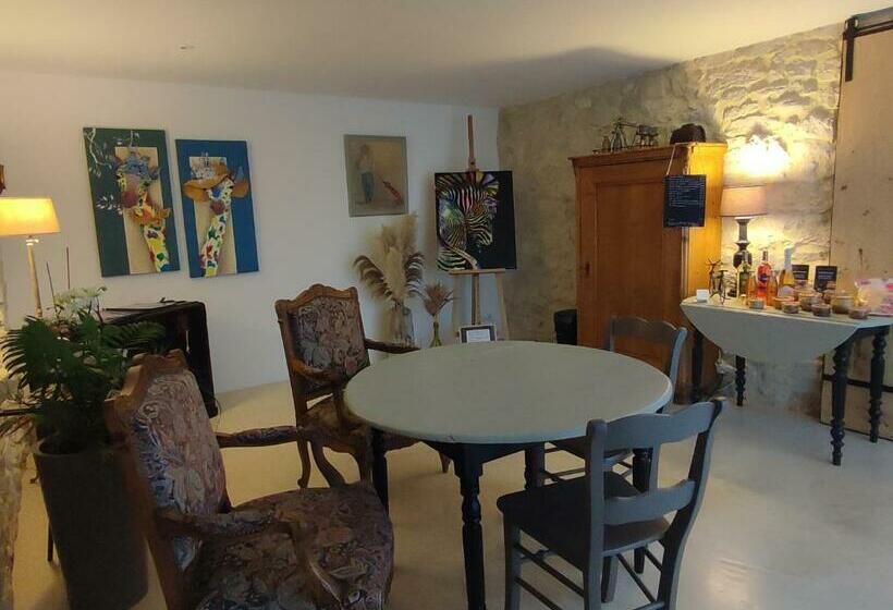 Номер Стандарт Вид на Бассейн, A Deux Pas De St Cirq Lapopie, La Chambre Du Cocher Des Murets De L Isa