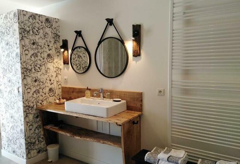 Номер Стандарт Вид на Бассейн, A Deux Pas De St Cirq Lapopie, La Chambre Du Cocher Des Murets De L Isa