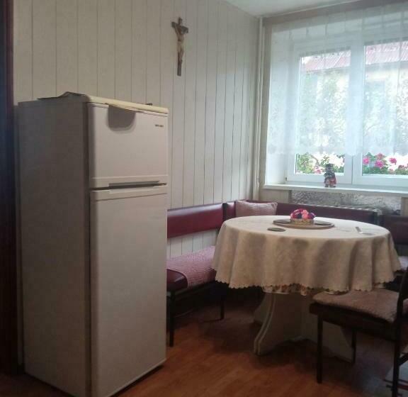 标准三人间, Privat Ludmila