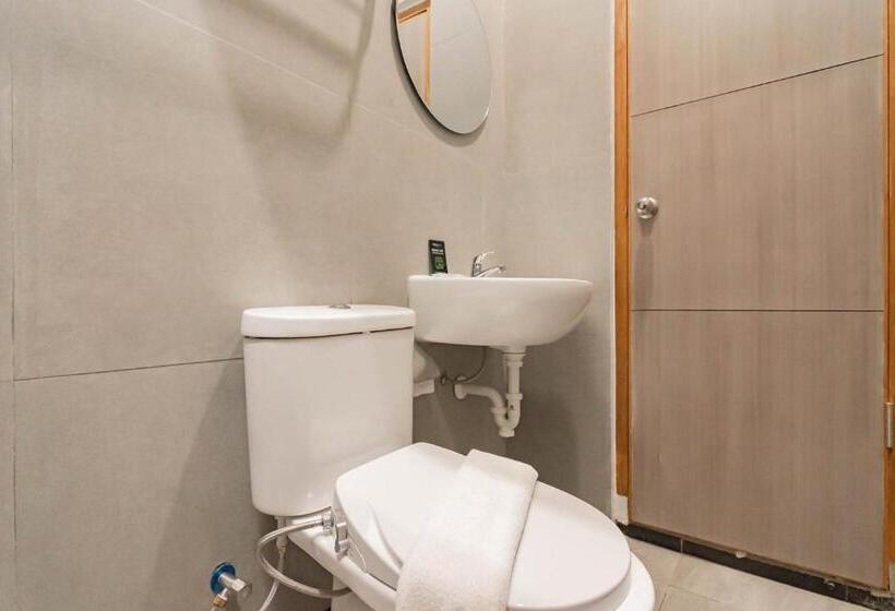 Номер Deluxe, Urbanview Hotel Sagara Bogor