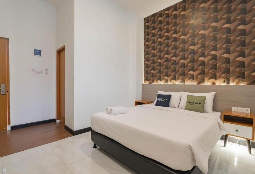Номер Deluxe, Urbanview Hotel Sagara Bogor