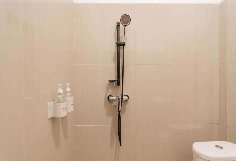 Номер Deluxe, Urbanview Hotel Sagara Bogor