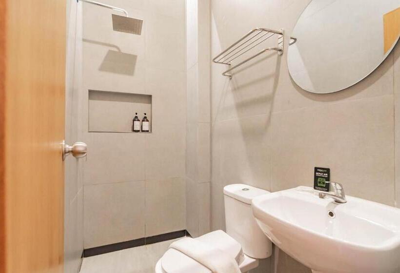 Люкс, Urbanview Hotel Sagara Bogor