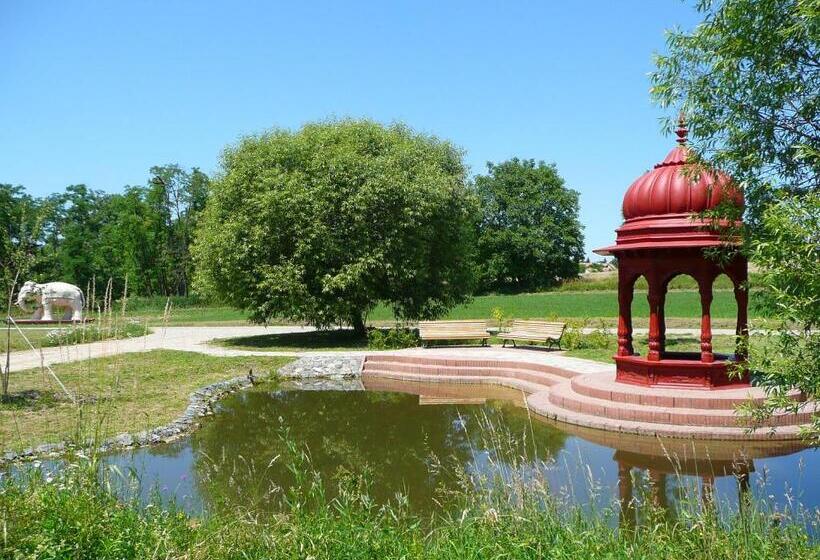 غرفة قياسية, Kamala Kutir