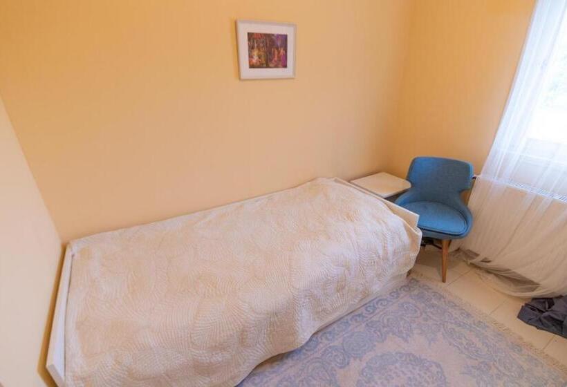 غرفة قياسية حمام مشترك, Kamala Kutir