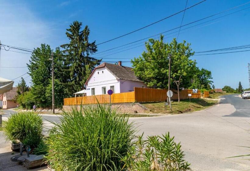 غرفة قياسية حمام مشترك, Kamala Kutir