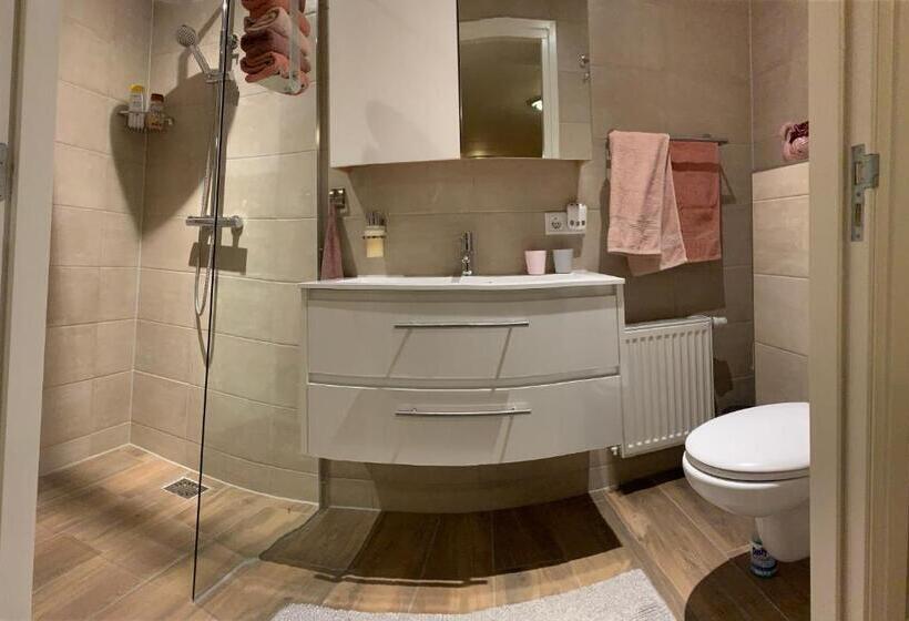 스탠다드 룸, At Marries