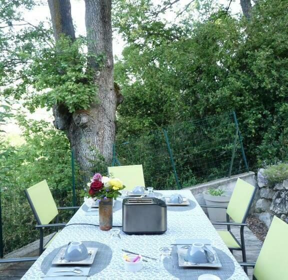 غرفة قياسية مزوَّدة بتراس, La Bouillarde