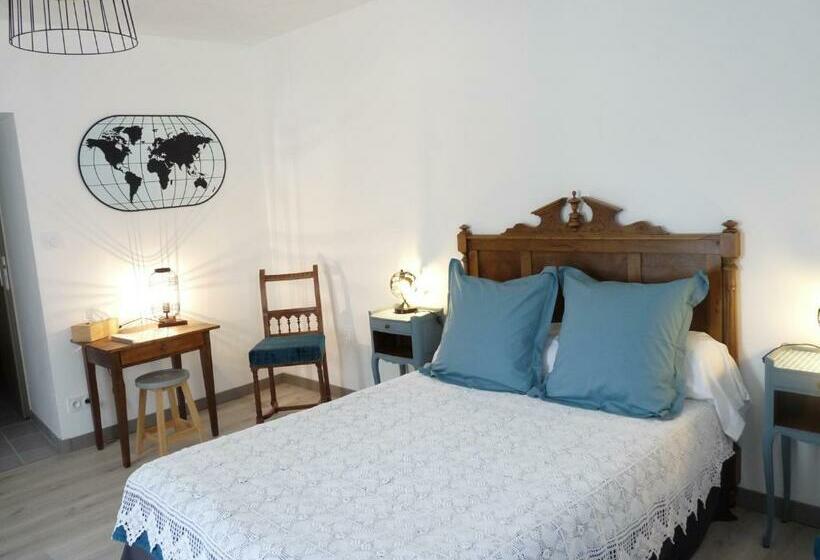 غرفة قياسية مزوَّدة بتراس, La Bouillarde