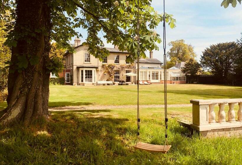 בקתת חדר, Somerleyton Meadows   The Hideaway Hut & Hot Tub