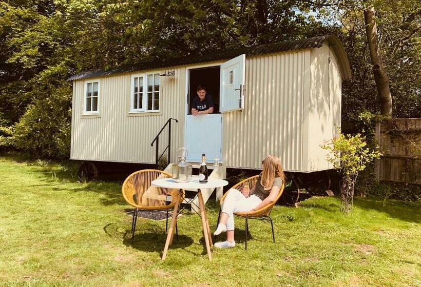 בקתת חדר, Somerleyton Meadows   The Hideaway Hut & Hot Tub