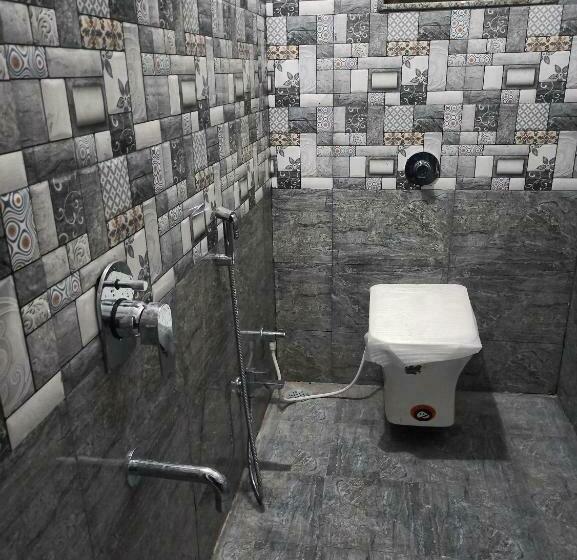 スタンダードルーム, Adiraj Palace And Lodging