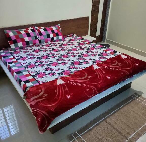 スタンダードルーム, Adiraj Palace And Lodging