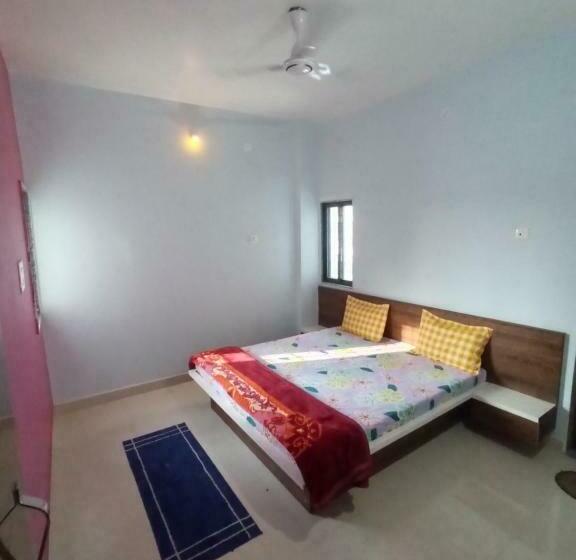 スタンダードルーム, Adiraj Palace And Lodging