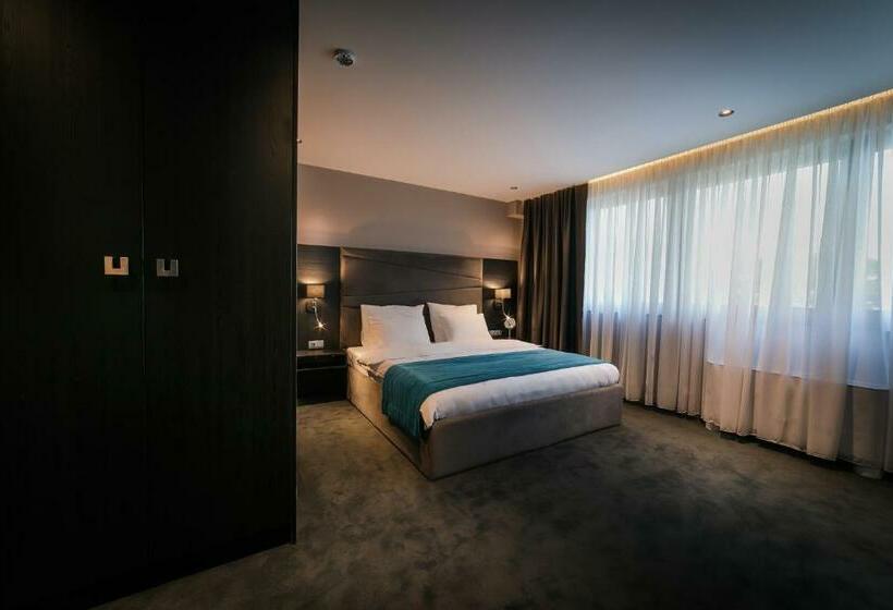 اتاق لوکس با تخت بزرگ, Bank