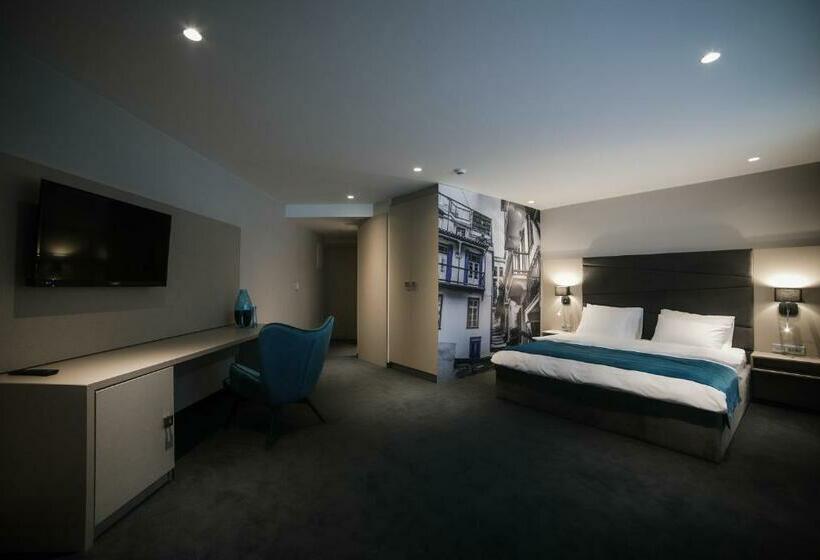 اتاق لوکس با تخت بزرگ, Bank