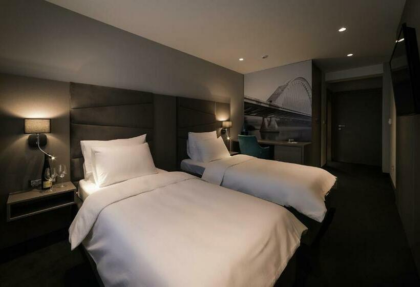 اتاق سوپریور, Bank