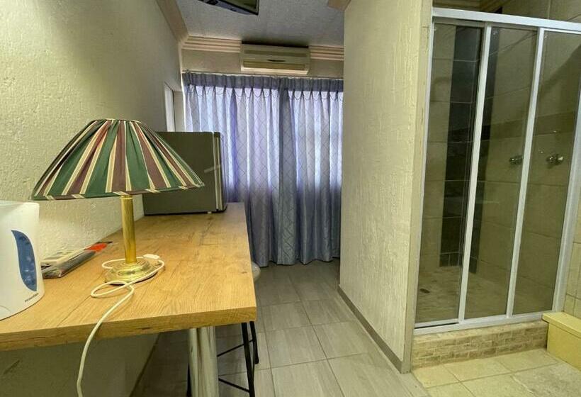 スタンダードシングルルーム, Nite Owl B&b