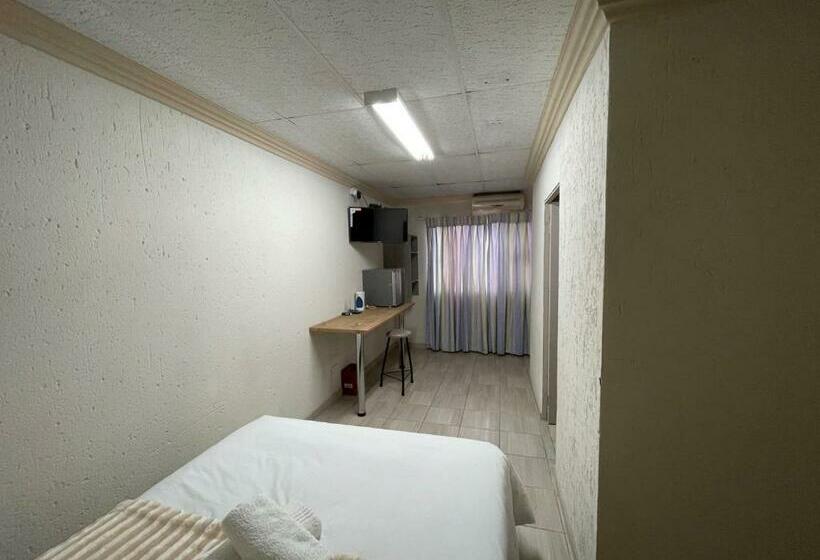 スタンダードルーム, Nite Owl B&b