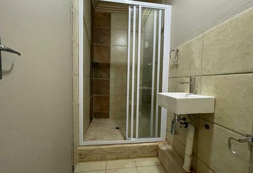 スタンダードルーム, Nite Owl B&b