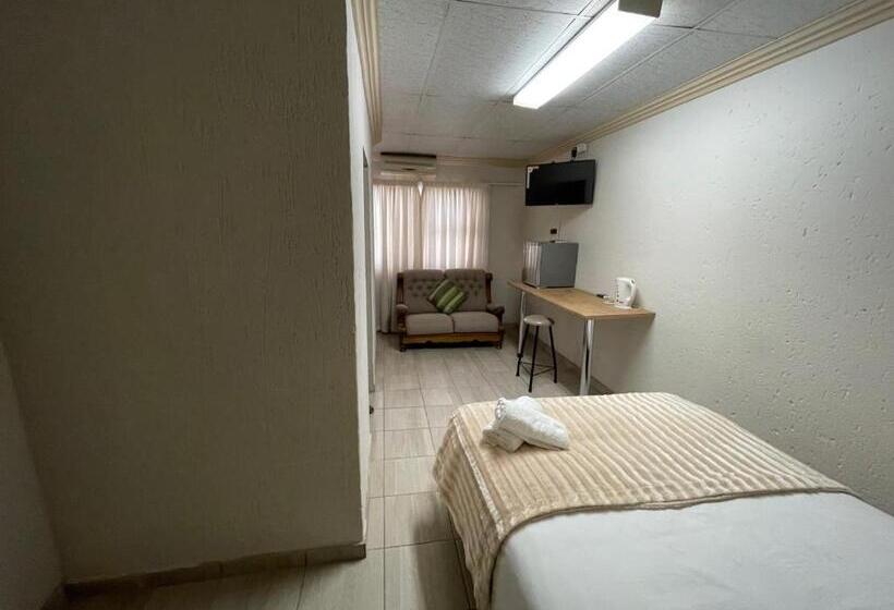 スタンダードルーム, Nite Owl B&b