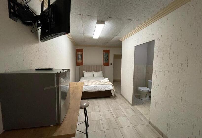 スタンダードルーム, Nite Owl B&b