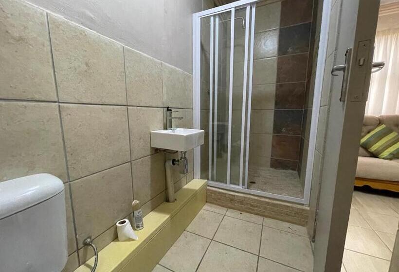 スタンダードルーム, Nite Owl B&b