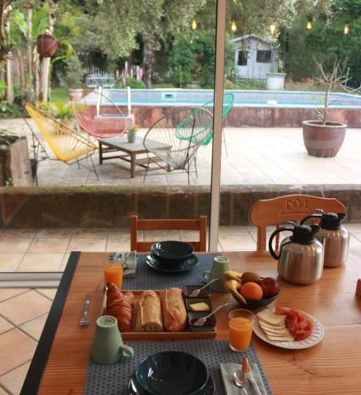 발코니가 있는 스위트, Kapera Maison D Hôtes