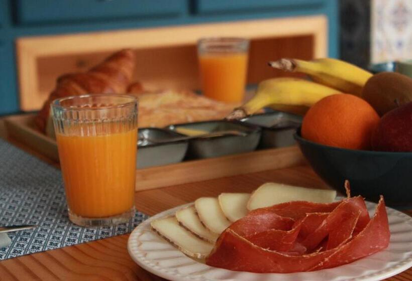 발코니가 있는 스위트, Kapera Maison D Hôtes