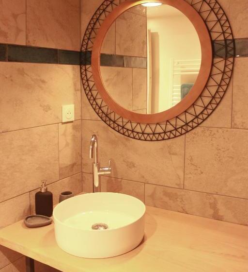 발코니가 있는 스위트, Kapera Maison D Hôtes