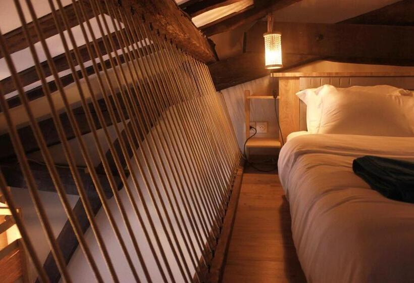 발코니가 있는 스위트, Kapera Maison D Hôtes