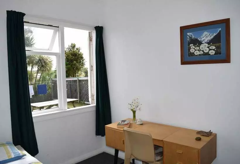 اتاق استاندارد یک تخته با سرویس بهداشتی مشترک, 42b College House Hostel
