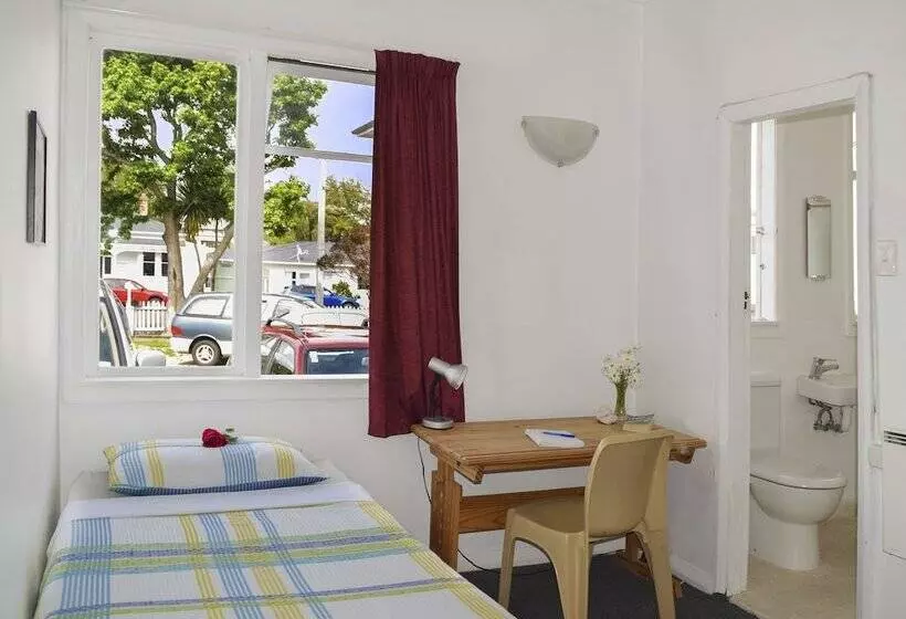 اتاق استاندارد یک تخته با سرویس بهداشتی مشترک, 42b College House Hostel