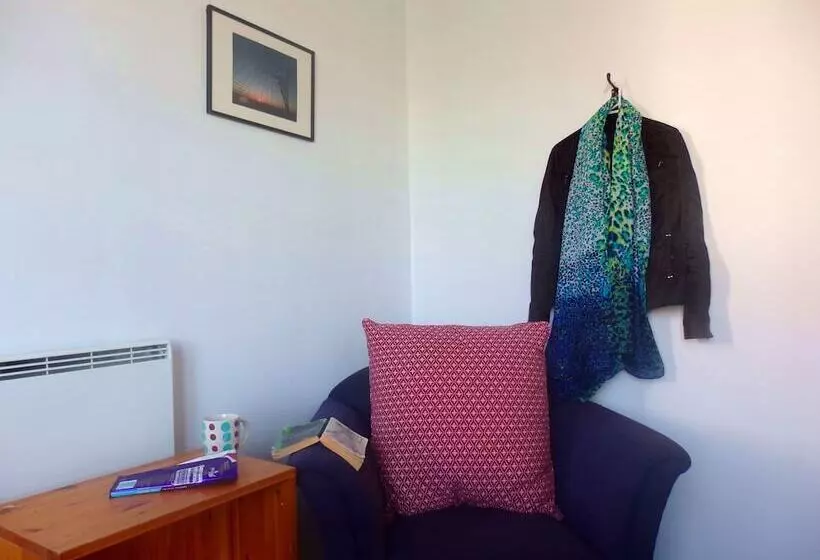 اتاق استاندارد یک نفره, 42b College House Hostel