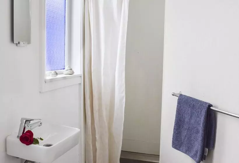 اتاق استاندارد یک نفره, 42b College House Hostel