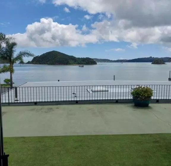 海の見えるスタンダードスタジオ, Bayview Motel