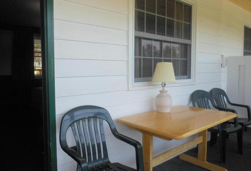 غرفة قياسية مزوَّدة بشُرفة, Briarcliff Motel