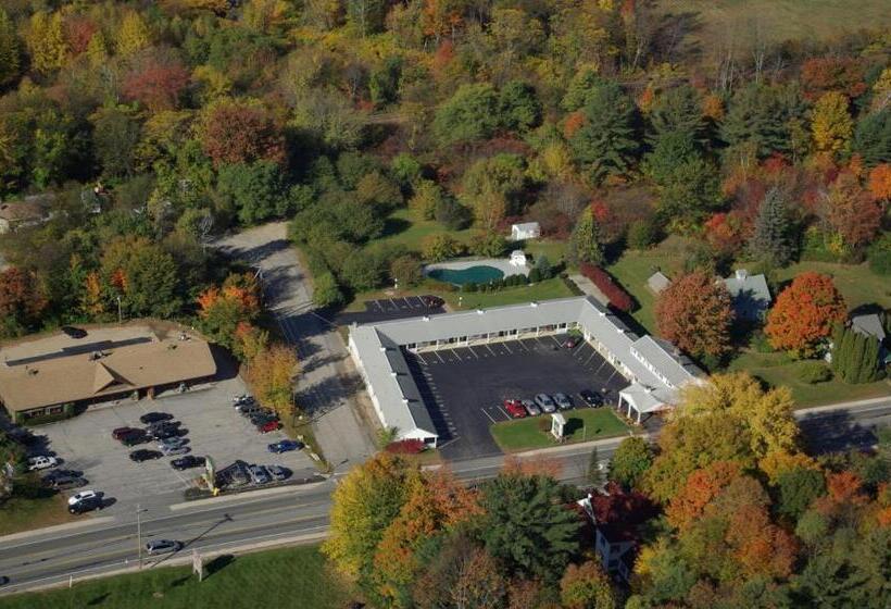 غرفة قياسية مزوَّدة بشُرفة, Briarcliff Motel