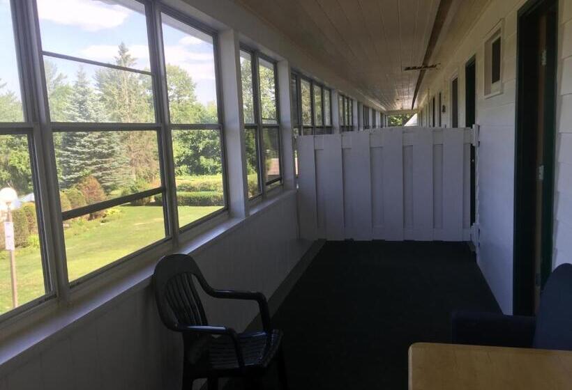 غرفة قياسية سرير كينج, Briarcliff Motel