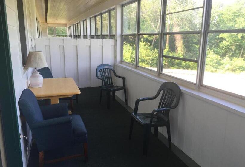 غرفة قياسية مزوَّدة بشُرفة, Briarcliff Motel