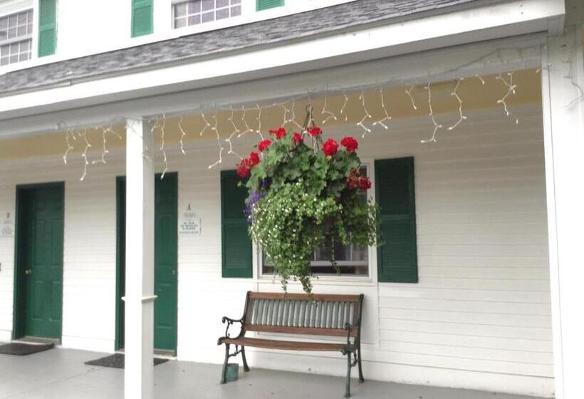 غرفة قياسية مزوَّدة بشُرفة, Briarcliff Motel