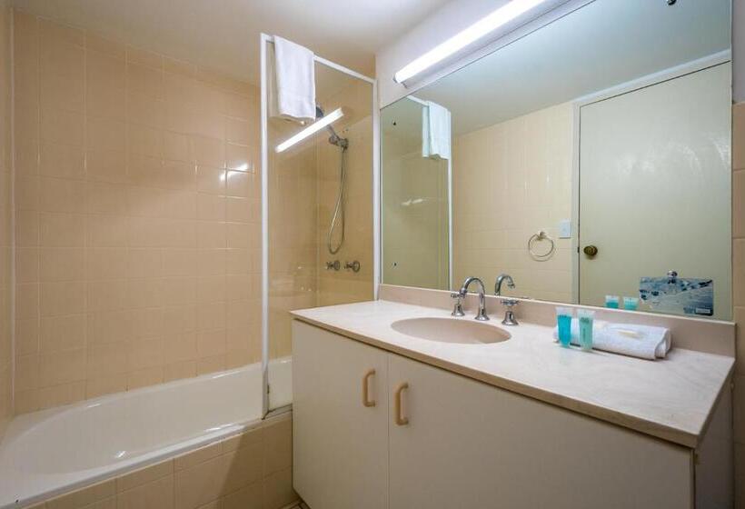 2 Bedrooms Apartment City View, Breakers North Absolute Beachfront Apartments