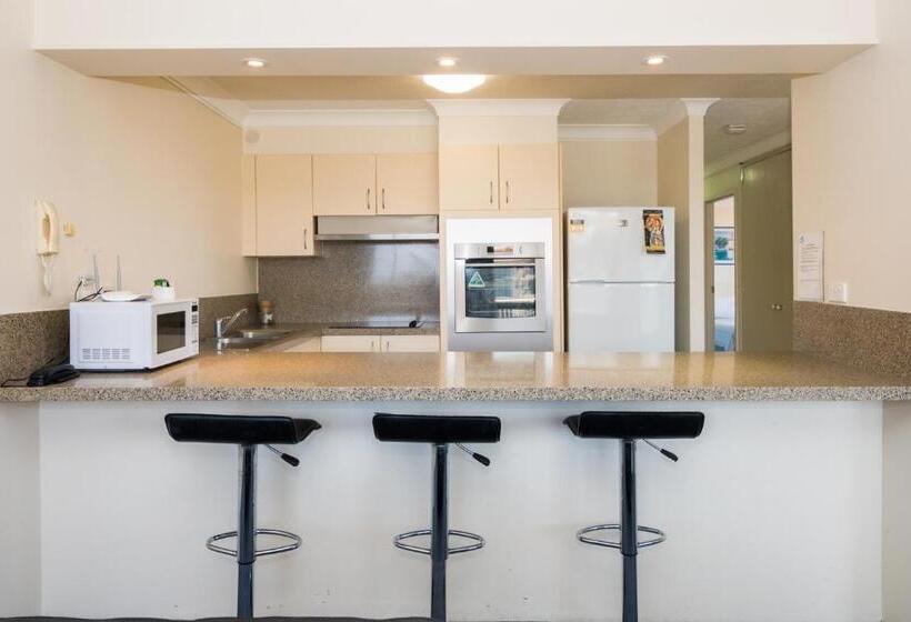 2 Bedrooms Apartment City View, Breakers North Absolute Beachfront Apartments